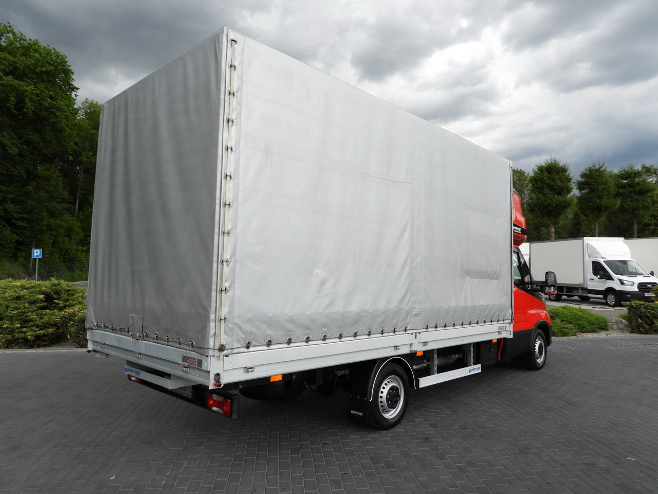 IVECO DAILY 35S18 TARPAULIN 10 PALLETS WEBASTO CRUISE CONTROL LED LIGHTS AIR CONDITIONING 180HP - Véhicule utilitaire plateau baché: photos 3 IVECO DAILY 35S18 TARPAULIN 10 PALLETS WEBASTO CRUISE CONTROL LED LIGHTS AIR CONDITIONING 180HP - Véhicule utilitaire plateau baché: photos 3