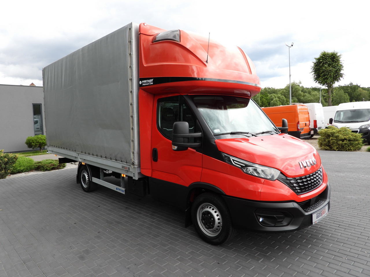IVECO DAILY 35S18 TARPAULIN 10 PALLETS WEBASTO CRUISE CONTROL LED LIGHTS AIR CONDITIONING 180HP - Véhicule utilitaire plateau baché: photos 4 IVECO DAILY 35S18 TARPAULIN 10 PALLETS WEBASTO CRUISE CONTROL LED LIGHTS AIR CONDITIONING 180HP - Véhicule utilitaire plateau baché: photos 4