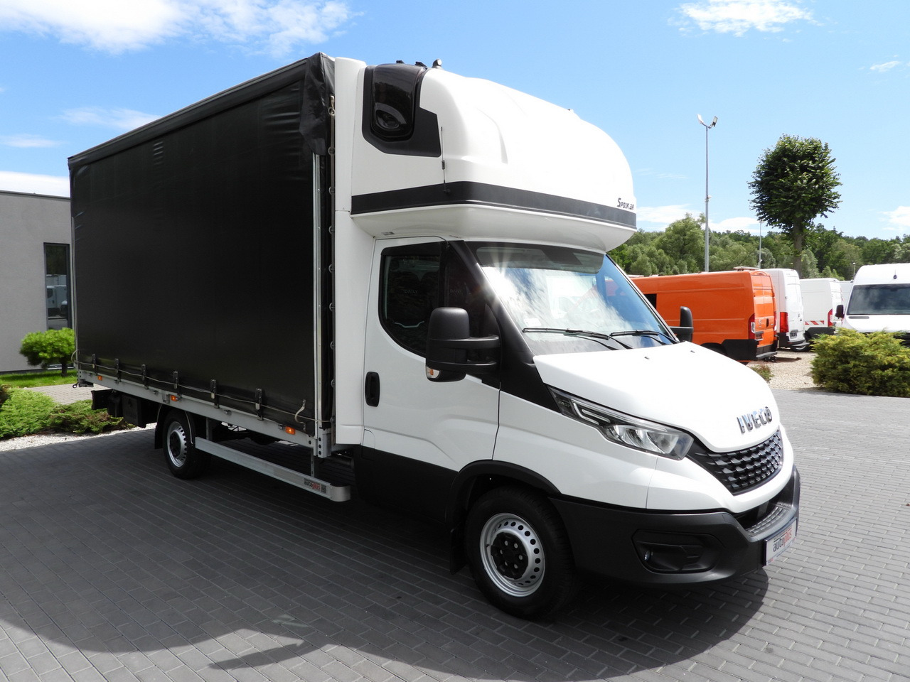 IVECO DAILY 35S18 TARPAULIN 10 PALLETS WEBASTO CRUISE CONTROL LED LIGHTS PNEUMATICS AIR CONDITIONING 180HP - Véhicule utilitaire plateau baché: photos 4 IVECO DAILY 35S18 TARPAULIN 10 PALLETS WEBASTO CRUISE CONTROL LED LIGHTS PNEUMATICS AIR CONDITIONING 180HP - Véhicule utilitaire plateau baché: photos 4