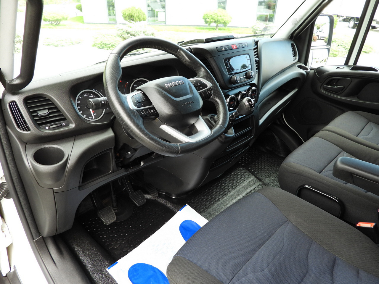 IVECO DAILY 35S18 TARPAULIN 10 PALLETS WEBASTO CRUISE CONTROL LED LIGHTS PNEUMATICS AIR CONDITIONING 180HP - Véhicule utilitaire plateau baché: photos 2 IVECO DAILY 35S18 TARPAULIN 10 PALLETS WEBASTO CRUISE CONTROL LED LIGHTS PNEUMATICS AIR CONDITIONING 180HP - Véhicule utilitaire plateau baché: photos 2