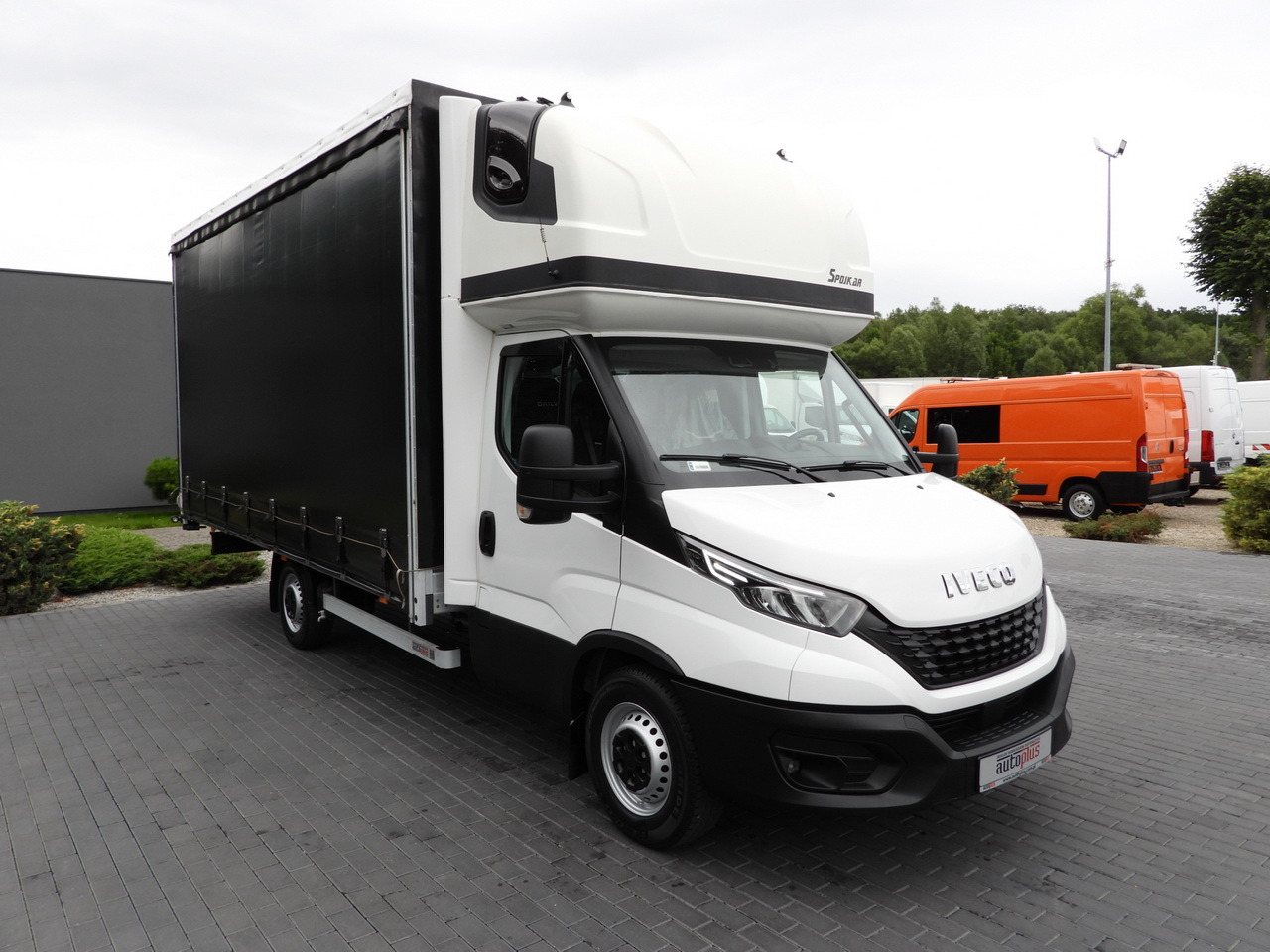 IVECO DAILY 35S18 TARPAULIN 10 PALLETS WEBASTO CRUISE CONTROL NAVIGATION LED LIGHTS AIR CONDITIONING 180HP - Véhicule utilitaire plateau baché: photos 4 IVECO DAILY 35S18 TARPAULIN 10 PALLETS WEBASTO CRUISE CONTROL NAVIGATION LED LIGHTS AIR CONDITIONING 180HP - Véhicule utilitaire plateau baché: photos 4