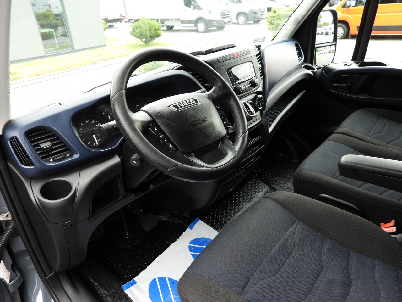IVECO DAILY 35S18 TARPAULIN 10 PALLETS WEBASTO CRUISE CONTROL PNEUMATICS AUTOMATIC TRANSMISSION HI-MATIC AIR CONDITIONING 180HP - Véhicule utilitaire plateau baché: photos 2 IVECO DAILY 35S18 TARPAULIN 10 PALLETS WEBASTO CRUISE CONTROL PNEUMATICS AUTOMATIC TRANSMISSION HI-MATIC AIR CONDITIONING 180HP - Véhicule utilitaire plateau baché: photos 2