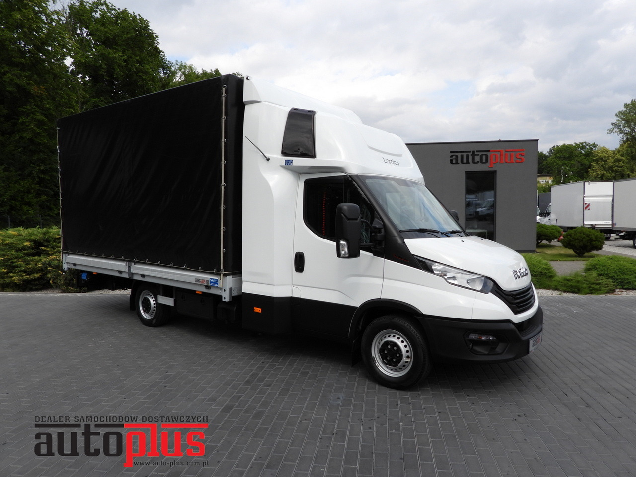 IVECO DAILY 35S18 TARPAULIN LIFT 10 PALLETS WEBASTO CRUISE CONTROL PNEUMATICS AIR CONDITIONING 180HP - Véhicule utilitaire plateau baché: photos 1 IVECO DAILY 35S18 TARPAULIN LIFT 10 PALLETS WEBASTO CRUISE CONTROL PNEUMATICS AIR CONDITIONING 180HP - Véhicule utilitaire plateau baché: photos 1