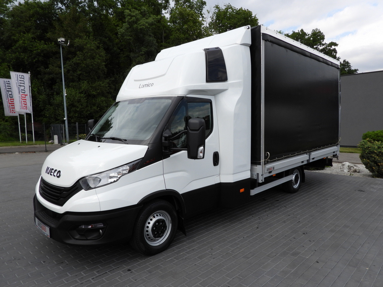 IVECO DAILY 35S18 TARPAULIN LIFT 10 PALLETS WEBASTO CRUISE CONTROL PNEUMATICS AIR CONDITIONING 180HP - Véhicule utilitaire plateau baché: photos 5 IVECO DAILY 35S18 TARPAULIN LIFT 10 PALLETS WEBASTO CRUISE CONTROL PNEUMATICS AIR CONDITIONING 180HP - Véhicule utilitaire plateau baché: photos 5