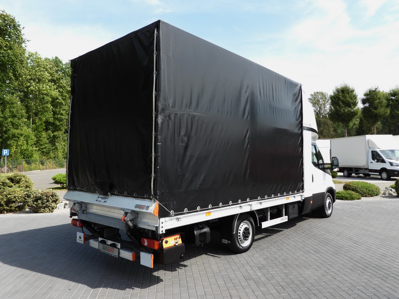 IVECO DAILY 35S18 TARPAULIN LIFT 8 PALLETS CRUISE CONTROL AIR CONDITIONING 180HP - Véhicule utilitaire plateau baché: photos 3 IVECO DAILY 35S18 TARPAULIN LIFT 8 PALLETS CRUISE CONTROL AIR CONDITIONING 180HP - Véhicule utilitaire plateau baché: photos 3