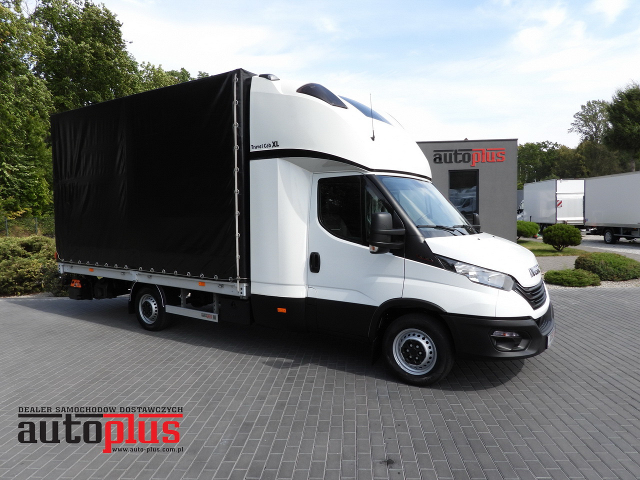 IVECO DAILY 35S18 TARPAULIN LIFT 8 PALLETS CRUISE CONTROL AIR CONDITIONING  180HP - Véhicule utilitaire plateau baché: photos 1 IVECO DAILY 35S18 TARPAULIN LIFT 8 PALLETS CRUISE CONTROL AIR CONDITIONING  180HP - Véhicule utilitaire plateau baché: photos 1