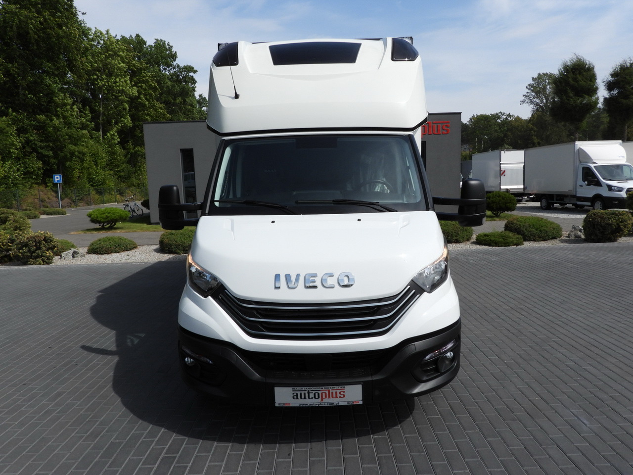 IVECO DAILY 35S18 TARPAULIN LIFT 8 PALLETS CRUISE CONTROL AIR CONDITIONING  180HP - Véhicule utilitaire plateau baché: photos 5 IVECO DAILY 35S18 TARPAULIN LIFT 8 PALLETS CRUISE CONTROL AIR CONDITIONING  180HP - Véhicule utilitaire plateau baché: photos 5