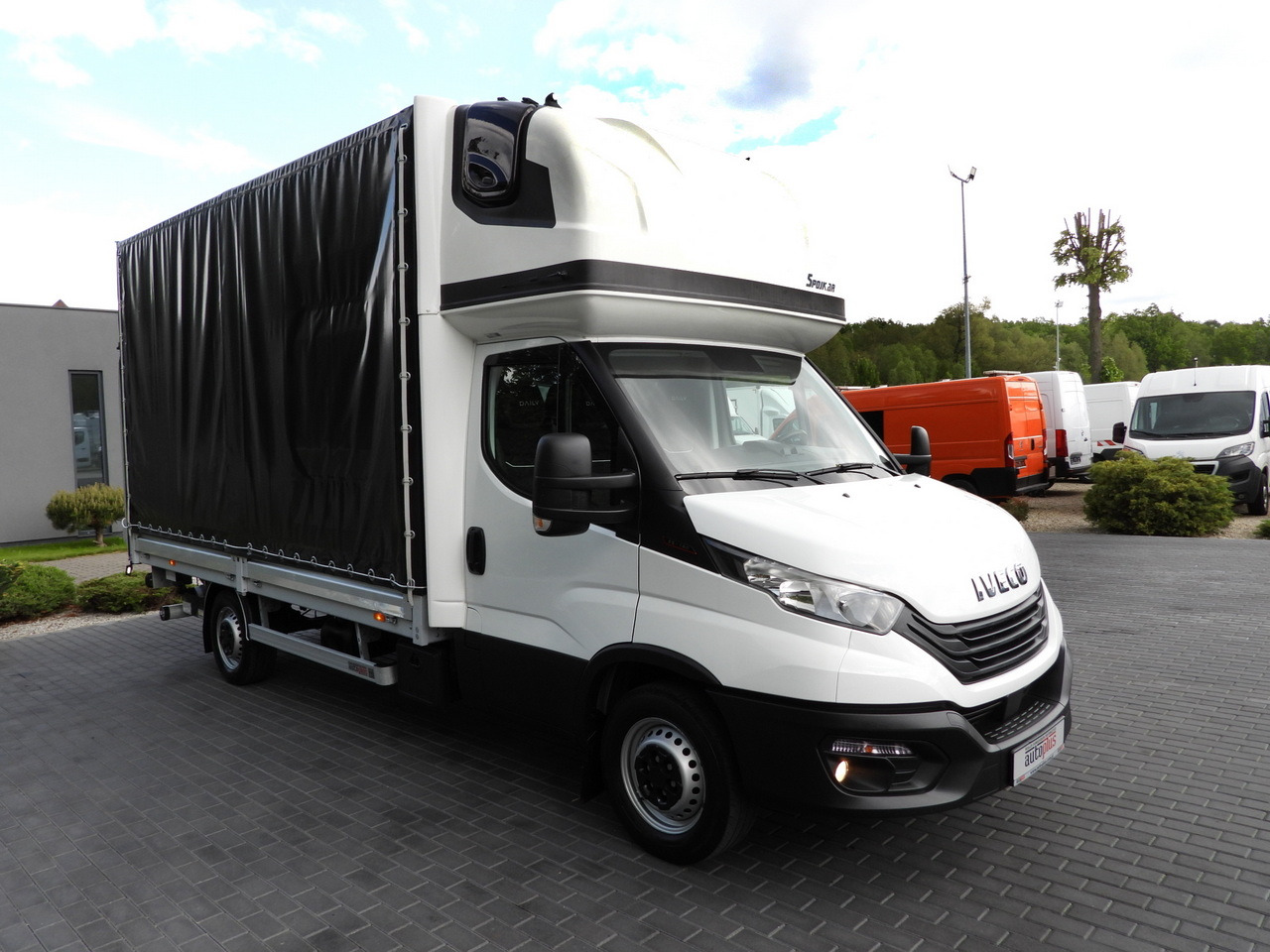 IVECO DAILY 35S18 TARPAULIN LIFT 8 PALLETS WEBASTO CRUISE CONTROL AIR CONDITIONING 180HP - Véhicule utilitaire plateau baché: photos 4 IVECO DAILY 35S18 TARPAULIN LIFT 8 PALLETS WEBASTO CRUISE CONTROL AIR CONDITIONING 180HP - Véhicule utilitaire plateau baché: photos 4