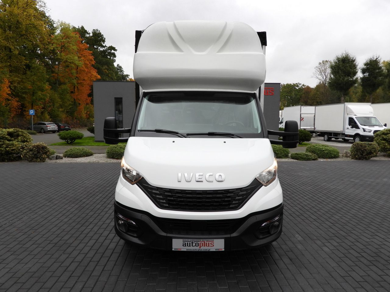 IVECO DAILY 35S18 TARPAULIN LIFT 8 PALLETS WEBASTO CRUISE CONTROL AIR CONDITIONING 180HP - Véhicule utilitaire plateau baché: photos 5 IVECO DAILY 35S18 TARPAULIN LIFT 8 PALLETS WEBASTO CRUISE CONTROL AIR CONDITIONING 180HP - Véhicule utilitaire plateau baché: photos 5