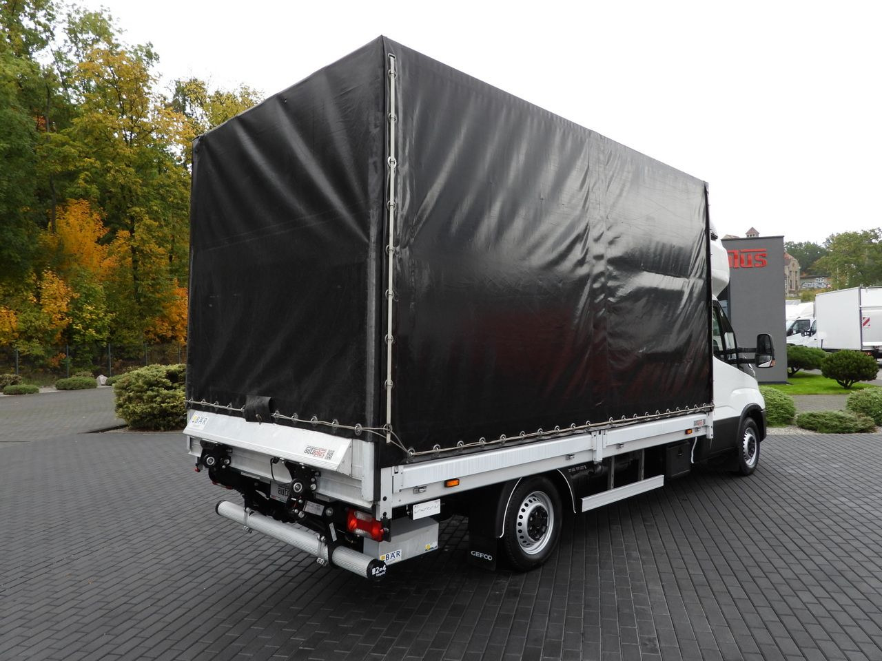 IVECO DAILY 35S18 TARPAULIN LIFT 8 PALLETS WEBASTO CRUISE CONTROL AIR CONDITIONING 180HP - Véhicule utilitaire plateau baché: photos 3 IVECO DAILY 35S18 TARPAULIN LIFT 8 PALLETS WEBASTO CRUISE CONTROL AIR CONDITIONING 180HP - Véhicule utilitaire plateau baché: photos 3