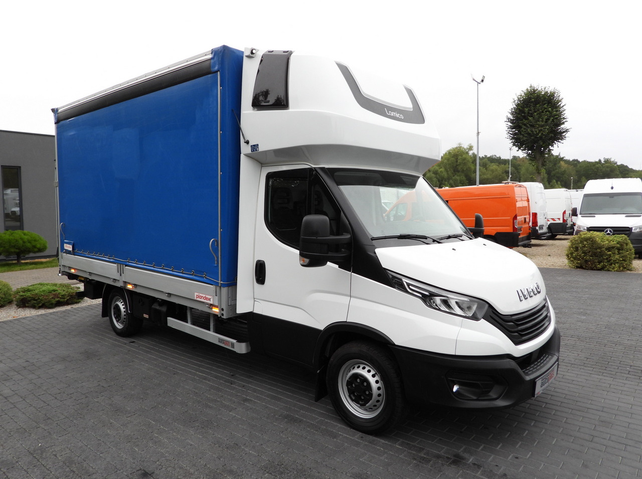 IVECO DAILY 35S18 TARPAULIN LIFT 8 PALLETS WEBASTO CRUISE CONTROL LED LIGHTS AIR CONDITIONING 180HP - Véhicule utilitaire plateau baché: photos 4 IVECO DAILY 35S18 TARPAULIN LIFT 8 PALLETS WEBASTO CRUISE CONTROL LED LIGHTS AIR CONDITIONING 180HP - Véhicule utilitaire plateau baché: photos 4