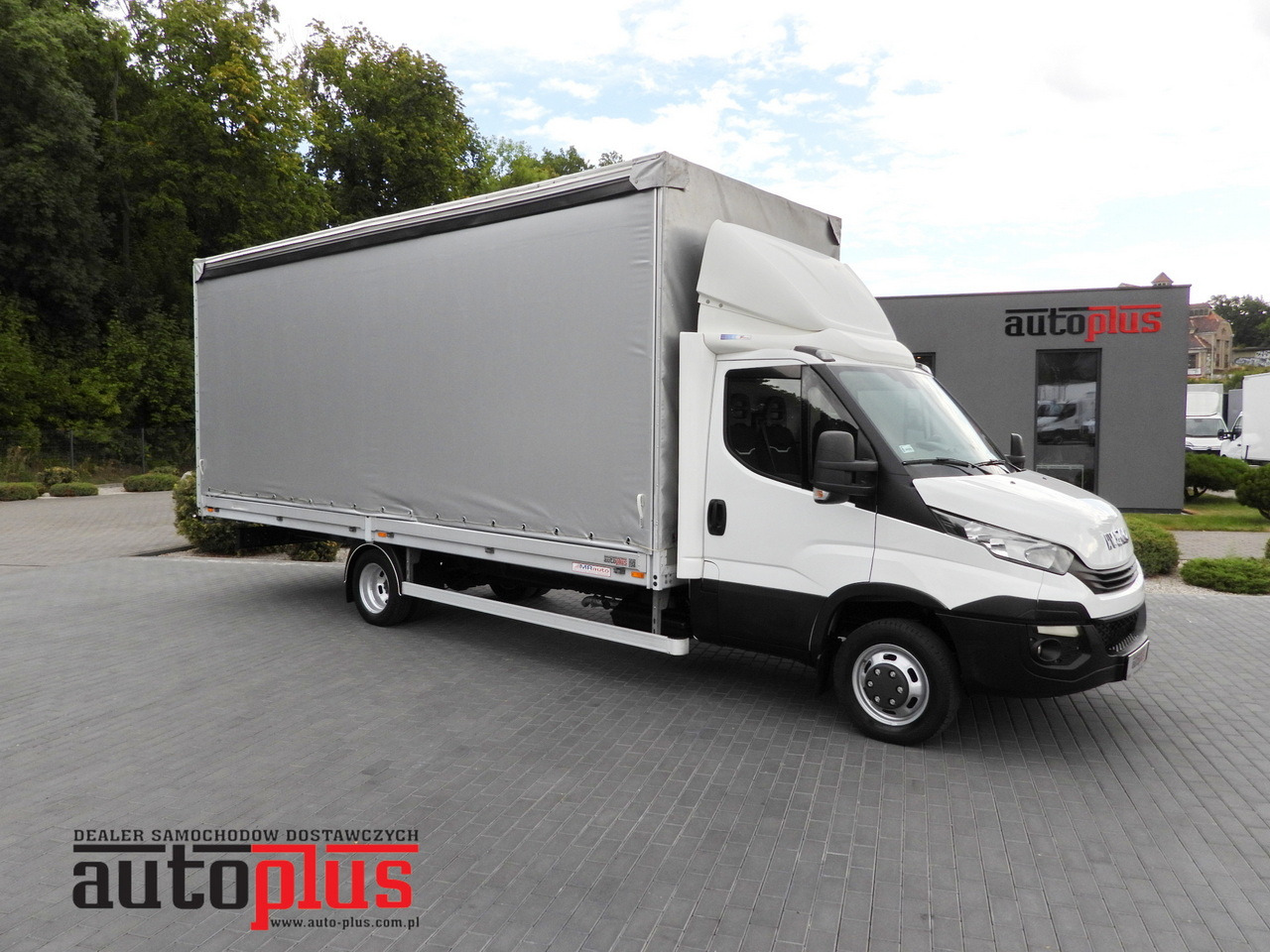 IVECO DAILY 50C15 TARPAULIN 12 PALLETS CRUISE CONTROL TWIN WHEELS AIR CONDITIONING 150HP - Véhicule utilitaire plateau baché: photos 1 IVECO DAILY 50C15 TARPAULIN 12 PALLETS CRUISE CONTROL TWIN WHEELS AIR CONDITIONING 150HP - Véhicule utilitaire plateau baché: photos 1