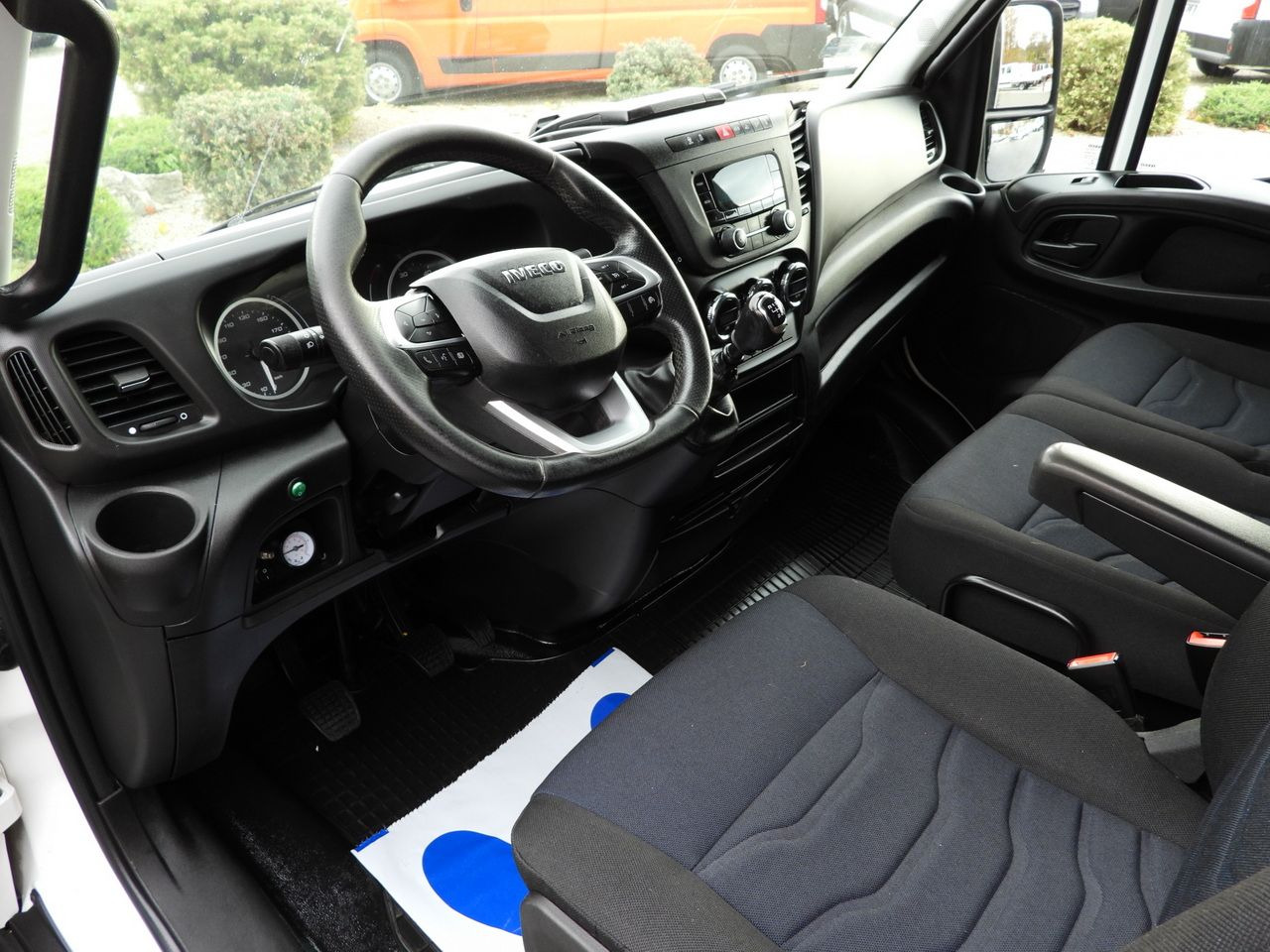 IVECO DAILY 50C17 TARPAULIN 10 PALLETS CRUISE CONTROL PNEUMATICS TWIN WHEELS AIR CONDITIONING 180HP - Véhicule utilitaire plateau baché: photos 2 IVECO DAILY 50C17 TARPAULIN 10 PALLETS CRUISE CONTROL PNEUMATICS TWIN WHEELS AIR CONDITIONING 180HP - Véhicule utilitaire plateau baché: photos 2