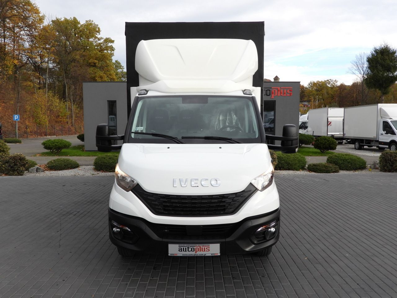 IVECO DAILY 50C17 TARPAULIN 10 PALLETS CRUISE CONTROL PNEUMATICS TWIN WHEELS AIR CONDITIONING 180HP - Véhicule utilitaire plateau baché: photos 5 IVECO DAILY 50C17 TARPAULIN 10 PALLETS CRUISE CONTROL PNEUMATICS TWIN WHEELS AIR CONDITIONING 180HP - Véhicule utilitaire plateau baché: photos 5