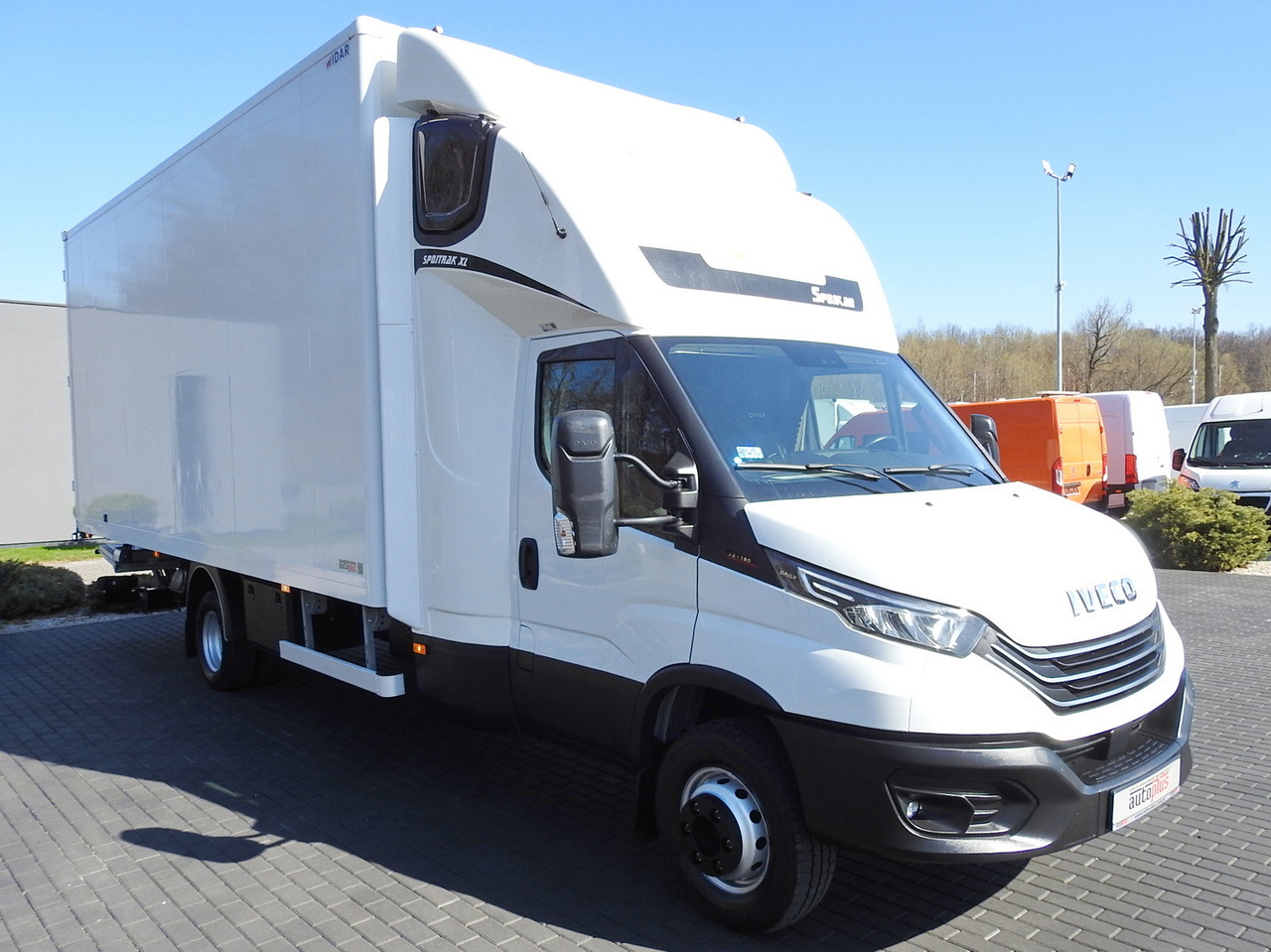 IVECO DAILY 70C18 BOX LIFT 14 PALLETS WEBASTO CRUISE CONTROL NAVIGATION LED LIGHTS TWIN WHEELS AIR CONDITIONING 180HP - Fourgon: photos 4 IVECO DAILY 70C18 BOX LIFT 14 PALLETS WEBASTO CRUISE CONTROL NAVIGATION LED LIGHTS TWIN WHEELS AIR CONDITIONING 180HP - Fourgon: photos 4