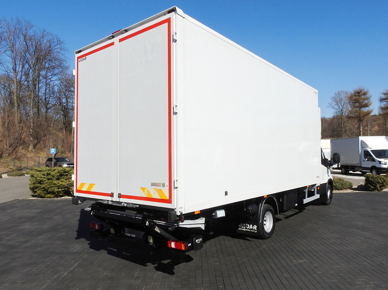 IVECO DAILY 70C18 BOX LIFT 14 PALLETS WEBASTO CRUISE CONTROL NAVIGATION LED LIGHTS TWIN WHEELS AIR CONDITIONING 180HP - Fourgon: photos 3 IVECO DAILY 70C18 BOX LIFT 14 PALLETS WEBASTO CRUISE CONTROL NAVIGATION LED LIGHTS TWIN WHEELS AIR CONDITIONING 180HP - Fourgon: photos 3