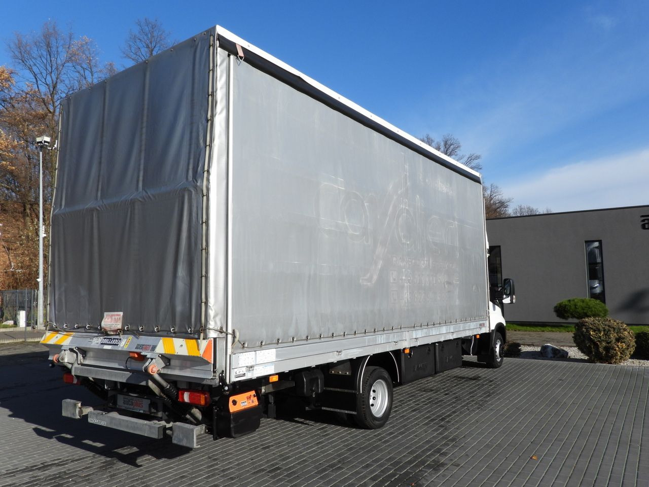 IVECO DAILY 70C18 TARPAULIN LIFT 16 PALLETS WEBASTO CRUISE CONTROL NAVIGATION LED LIGHTS PNEUMATICS AUTOMATIC TRANSMISSION HI-MATIC TWIN WHEELS AIR CONDITIONING 180HP - Camion à rideaux coulissants: photos 3 IVECO DAILY 70C18 TARPAULIN LIFT 16 PALLETS WEBASTO CRUISE CONTROL NAVIGATION LED LIGHTS PNEUMATICS AUTOMATIC TRANSMISSION HI-MATIC TWIN WHEELS AIR CONDITIONING 180HP - Camion à rideaux coulissants: photos 3