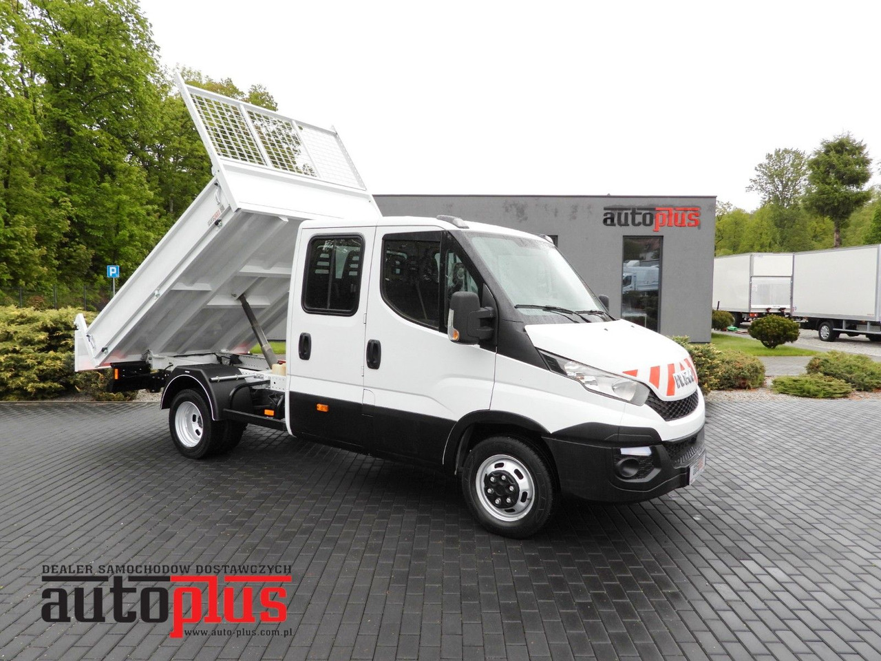 Iveco DAILY 35C13 KIPPER DOPPELKABINE DOKA 7 SITZE A/C - Véhicule utilitaire benne, Utilitaire double cabine: photos 1 Iveco DAILY 35C13 KIPPER DOPPELKABINE DOKA 7 SITZE A/C - Véhicule utilitaire benne, Utilitaire double cabine: photos 1