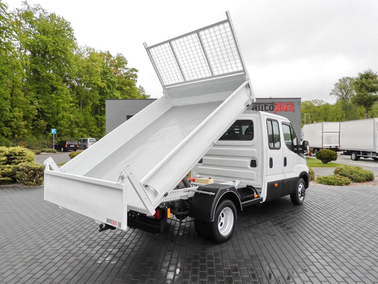 Iveco DAILY 35C13 KIPPER DOPPELKABINE DOKA 7 SITZE A/C - Véhicule utilitaire benne, Utilitaire double cabine: photos 3 Iveco DAILY 35C13 KIPPER DOPPELKABINE DOKA 7 SITZE A/C - Véhicule utilitaire benne, Utilitaire double cabine: photos 3