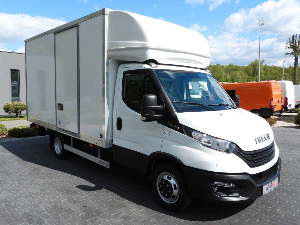 Iveco DAILY 35C16 KOFFER AUFZUG 8 PALETTEN TEMPOMAT - Fourgon: photos 4 Iveco DAILY 35C16 KOFFER AUFZUG 8 PALETTEN TEMPOMAT - Fourgon: photos 4