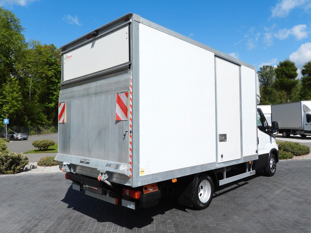 Iveco DAILY 35C16 KOFFER AUFZUG 8 PALETTEN TEMPOMAT - Fourgon: photos 3 Iveco DAILY 35C16 KOFFER AUFZUG 8 PALETTEN TEMPOMAT - Fourgon: photos 3