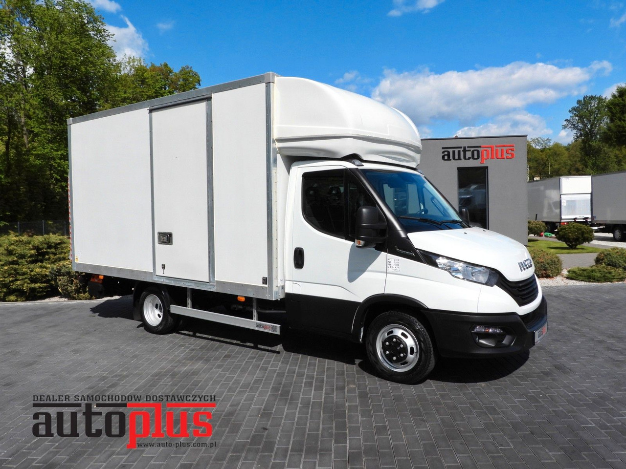Iveco DAILY 35C16 KOFFER AUFZUG 8 PALETTEN TEMPOMAT - Fourgon: photos 1 Iveco DAILY 35C16 KOFFER AUFZUG 8 PALETTEN TEMPOMAT - Fourgon: photos 1