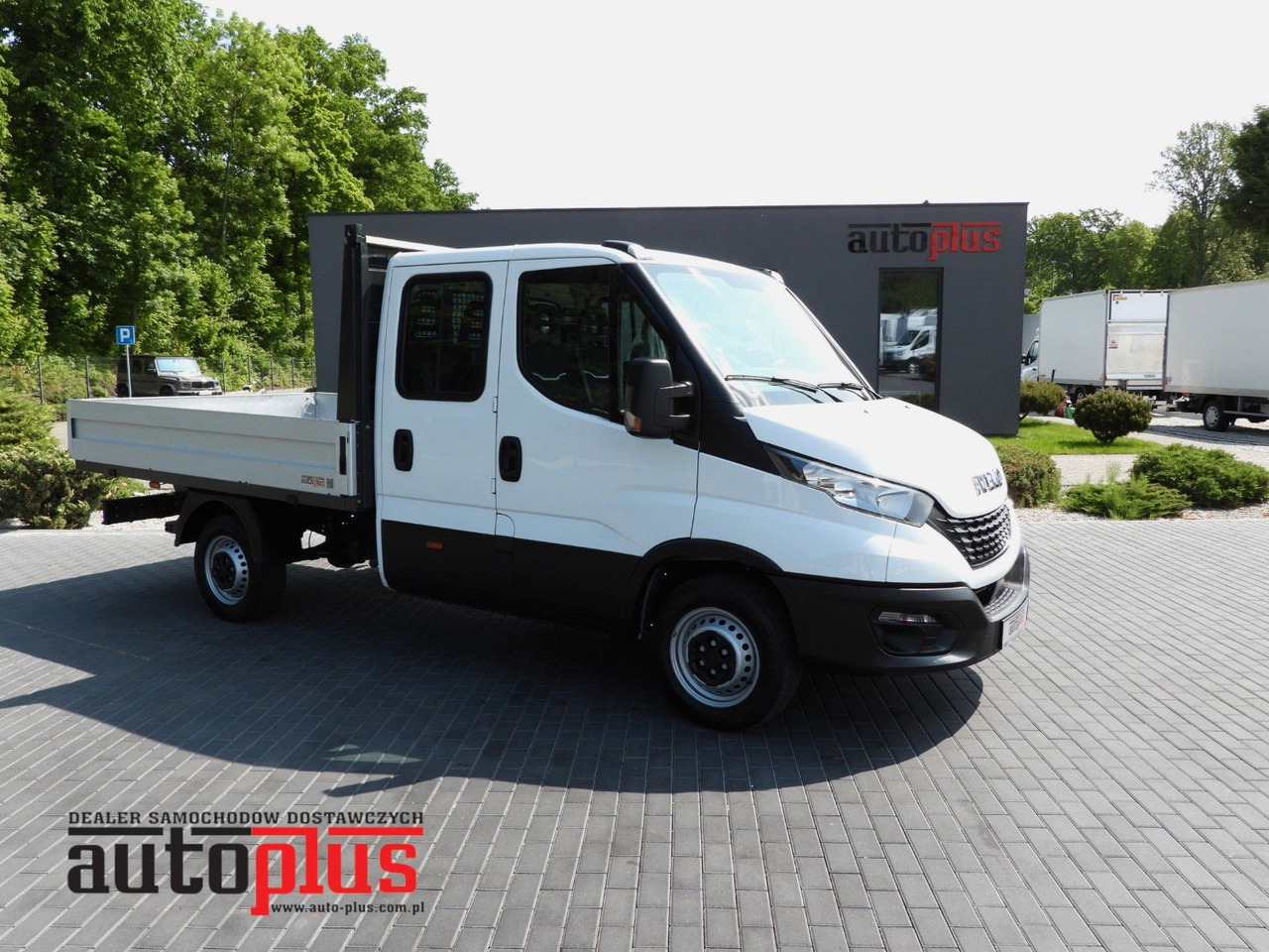 Fourgon plateau, Utilitaire double cabine Iveco DAILY 35S12 PRITSCHE DOPPELKABINE DOKA 7 SITZE: photos 1