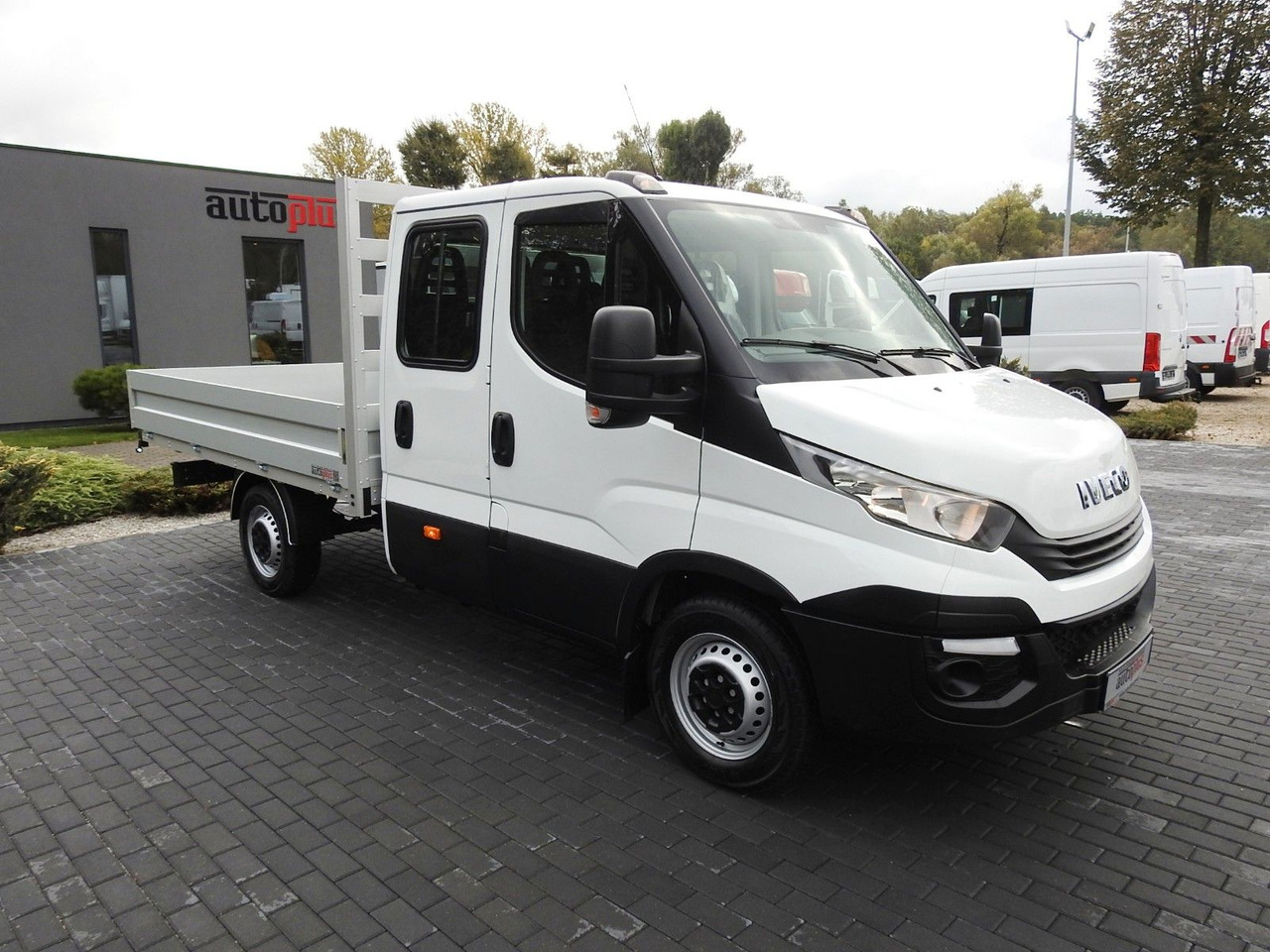 Iveco DAILY 35S15 PRITSCHE DOPPELKABINE DOKA 7 SITZE - Fourgon plateau, Utilitaire double cabine: photos 4 Iveco DAILY 35S15 PRITSCHE DOPPELKABINE DOKA 7 SITZE - Fourgon plateau, Utilitaire double cabine: photos 4