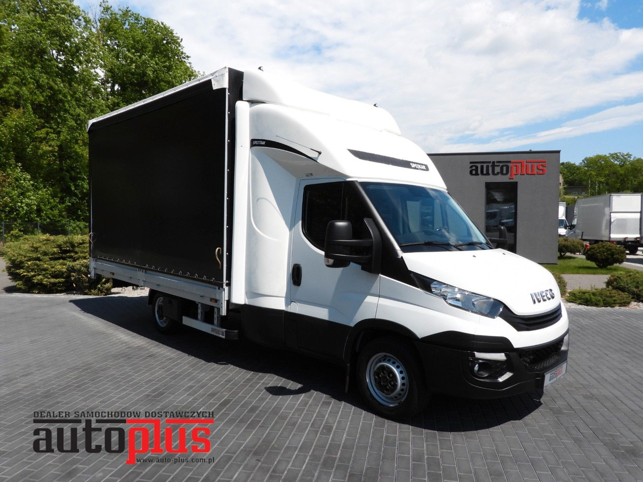 Iveco DAILY 35S18 PRITSCHE PLANE 10 PALETTEN WEBASTO - Véhicule utilitaire plateau baché, Utilitaire double cabine: photos 1 Iveco DAILY 35S18 PRITSCHE PLANE 10 PALETTEN WEBASTO - Véhicule utilitaire plateau baché, Utilitaire double cabine: photos 1