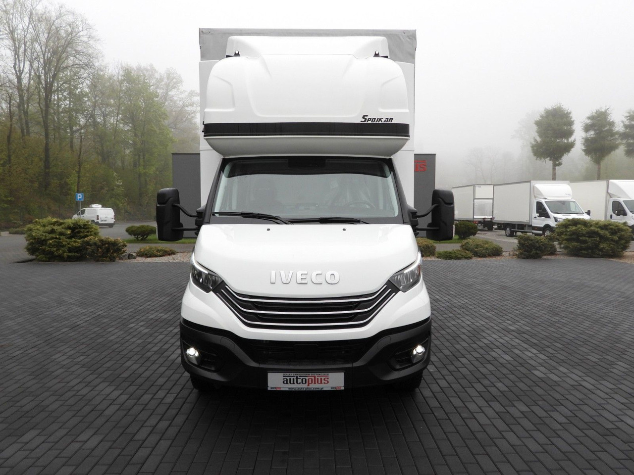 Iveco DAILY 72C18 PRITSCHE PLANE AUFZUG 16 PALETTEN - Véhicule utilitaire plateau baché: photos 5 Iveco DAILY 72C18 PRITSCHE PLANE AUFZUG 16 PALETTEN - Véhicule utilitaire plateau baché: photos 5