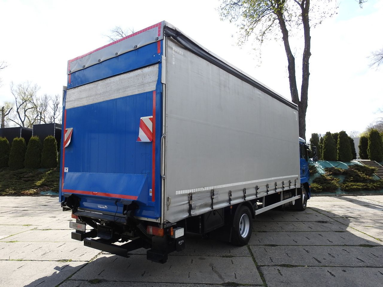 MAN TGM 15.290 TARPAULIN LIFT 18 PALLETS CRUISE CONTROL TWIN WHEELS AIR CONDITIONING 290HP - Véhicule utilitaire plateau baché: photos 3 MAN TGM 15.290 TARPAULIN LIFT 18 PALLETS CRUISE CONTROL TWIN WHEELS AIR CONDITIONING 290HP - Véhicule utilitaire plateau baché: photos 3