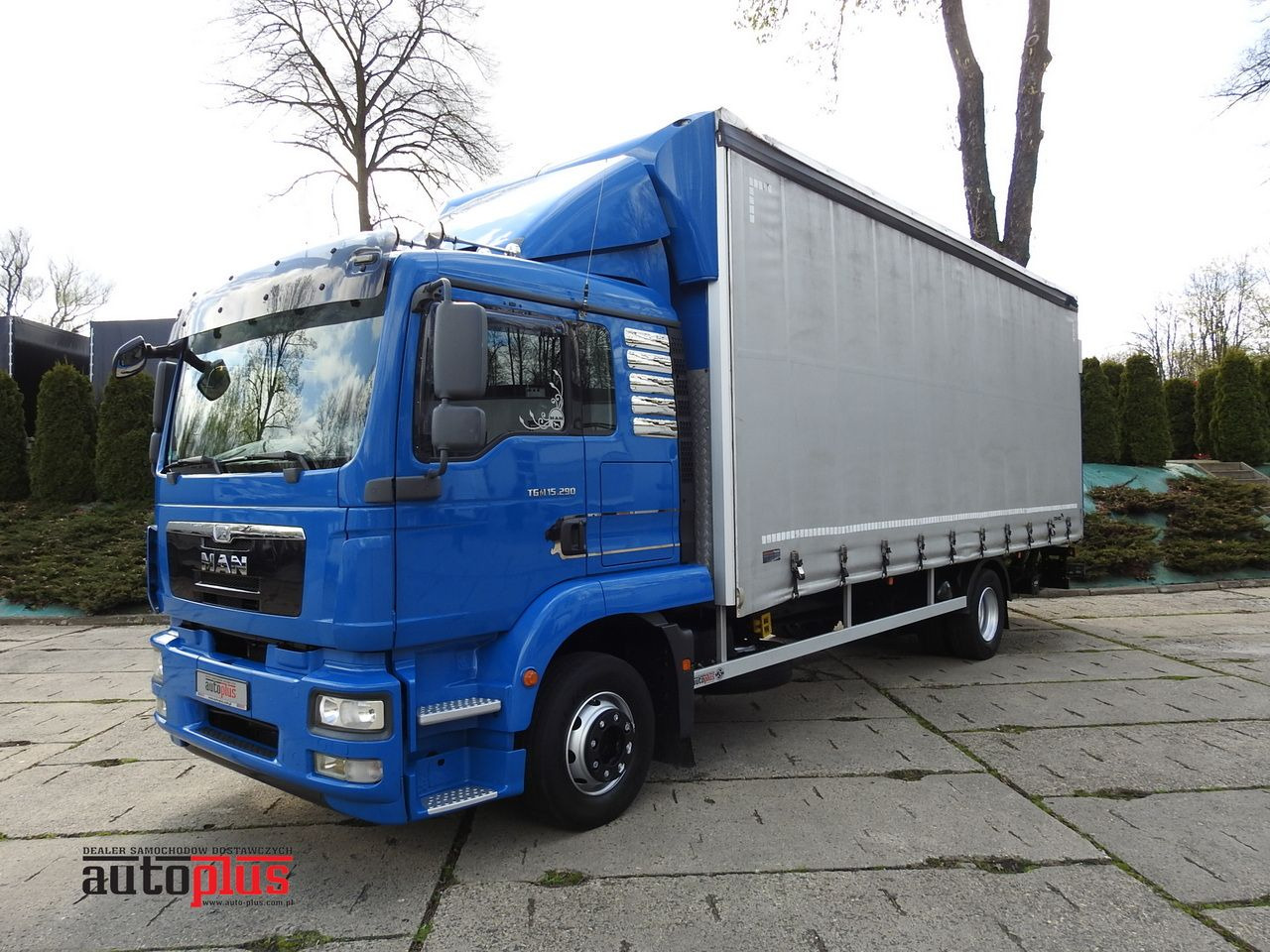 MAN TGM 15.290 TARPAULIN LIFT 18 PALLETS CRUISE CONTROL TWIN WHEELS AIR CONDITIONING 290HP - Véhicule utilitaire plateau baché: photos 1 MAN TGM 15.290 TARPAULIN LIFT 18 PALLETS CRUISE CONTROL TWIN WHEELS AIR CONDITIONING 290HP - Véhicule utilitaire plateau baché: photos 1