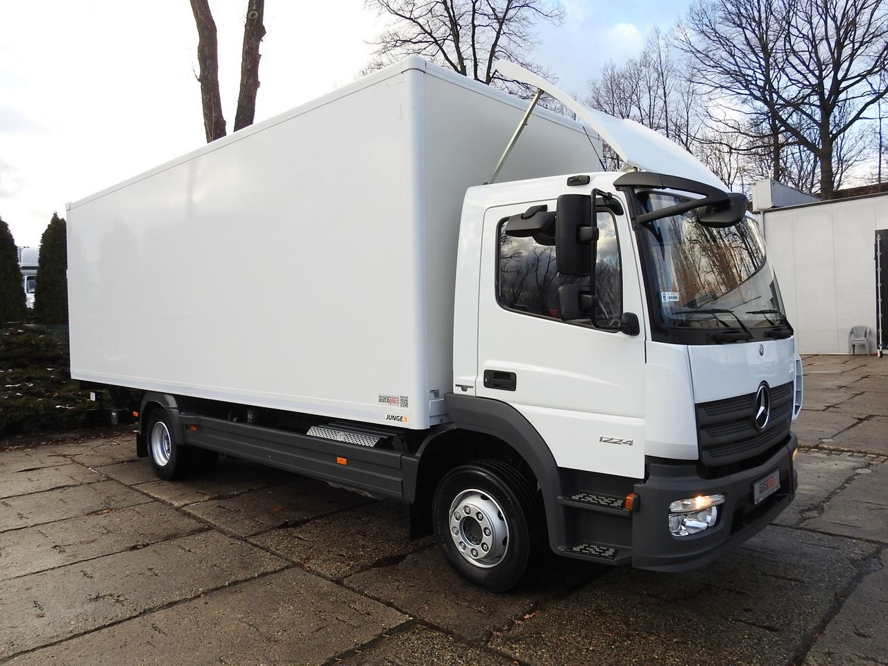 MERCEDES ATEGO 12.24 BOX LIFT 18 PALLETS CRUISE CONTROL AUTOMATIC TRANSMISSION TWIN WHEELS AIR CONDITIONING 240HP - Camion fourgon: photos 4 MERCEDES ATEGO 12.24 BOX LIFT 18 PALLETS CRUISE CONTROL AUTOMATIC TRANSMISSION TWIN WHEELS AIR CONDITIONING 240HP - Camion fourgon: photos 4