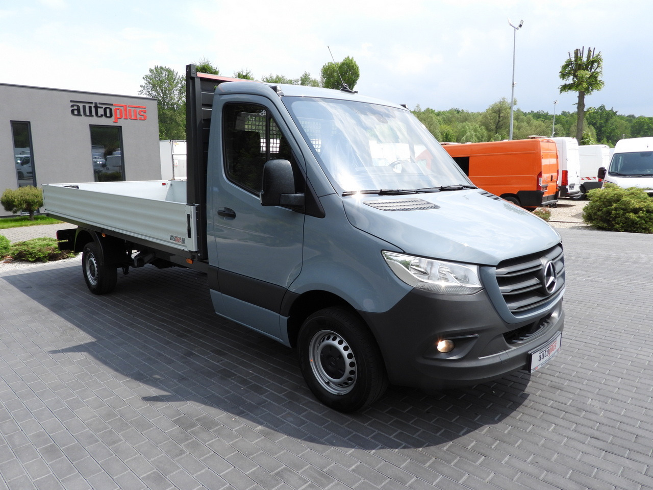 MERCEDES SPRINTER 315 STAKE BODY 8 PALLETS CRUISE CONTROL AIR CONDITIONING 150HP - Fourgon plateau: photos 4 MERCEDES SPRINTER 315 STAKE BODY 8 PALLETS CRUISE CONTROL AIR CONDITIONING 150HP - Fourgon plateau: photos 4