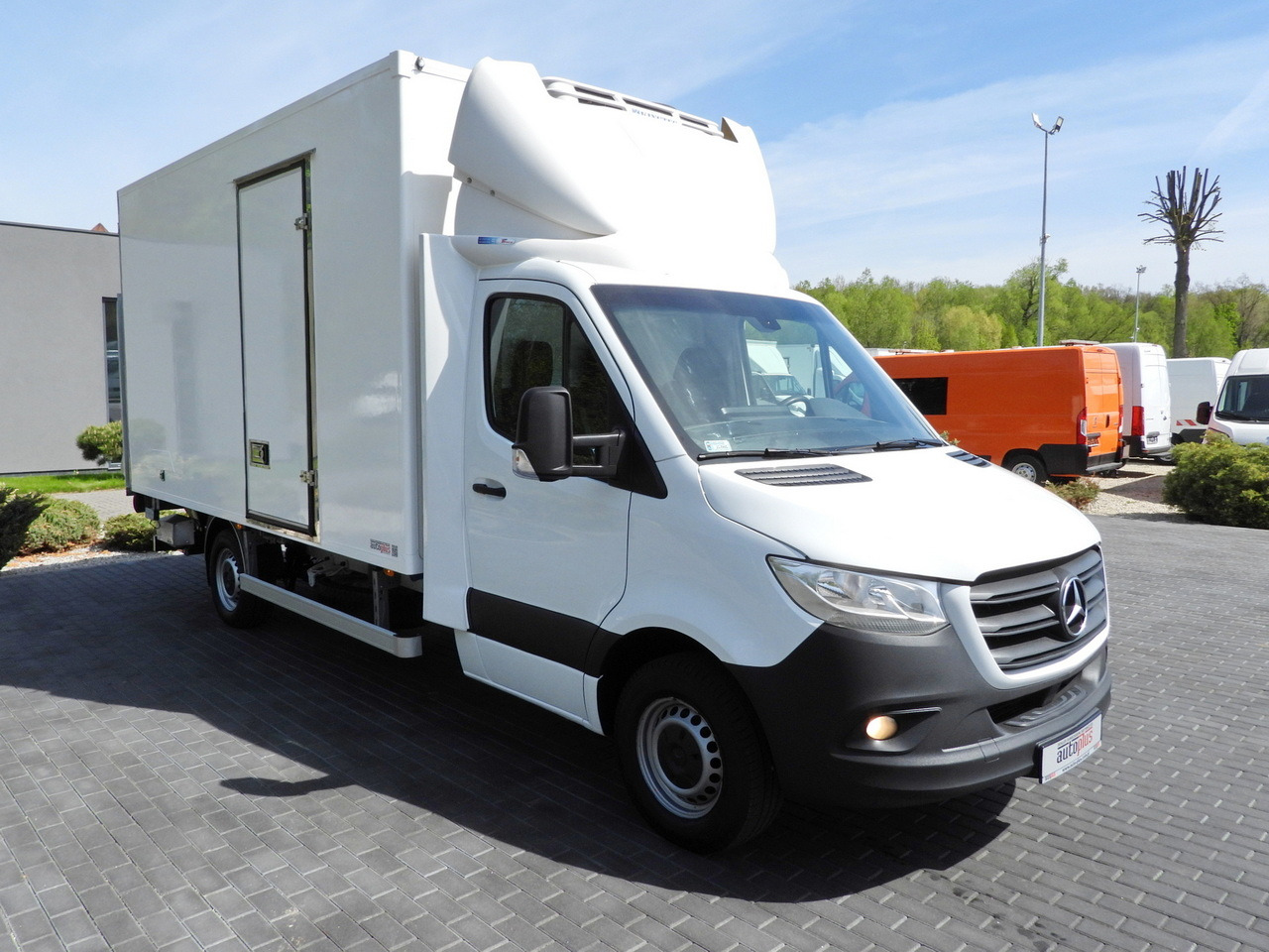 MERCEDES SPRINTER 316 REGRIGERATOR BOX 0*C LIFT 8 PALLETS CRUISE CONTROL PNEUMATICS AIR CONDITIONING 160HP - Véhicule utilitaire frigorifique: photos 4 MERCEDES SPRINTER 316 REGRIGERATOR BOX 0*C LIFT 8 PALLETS CRUISE CONTROL PNEUMATICS AIR CONDITIONING 160HP - Véhicule utilitaire frigorifique: photos 4