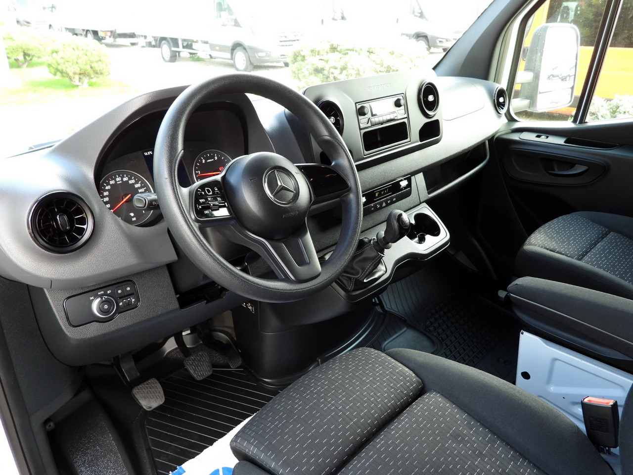 MERCEDES SPRINTER 316 TARPAULIN 8 PALLETS WEBASTO CRUISE CONTROL AIR CONDITIONING 160HP - Véhicule utilitaire plateau baché: photos 2 MERCEDES SPRINTER 316 TARPAULIN 8 PALLETS WEBASTO CRUISE CONTROL AIR CONDITIONING 160HP - Véhicule utilitaire plateau baché: photos 2