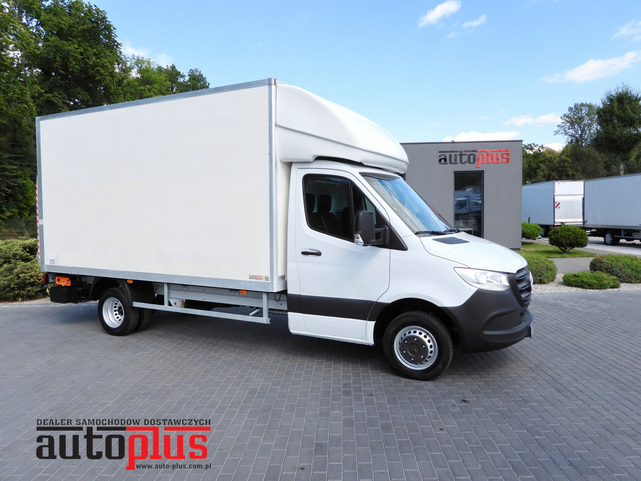 MERCEDES SPRINTER 514 BOX LIFT 8 PALLETS CRUISE CONTROL TWIN WHEELS AIR CONDITIONING 140HP - Fourgon: photos 1 MERCEDES SPRINTER 514 BOX LIFT 8 PALLETS CRUISE CONTROL TWIN WHEELS AIR CONDITIONING 140HP - Fourgon: photos 1