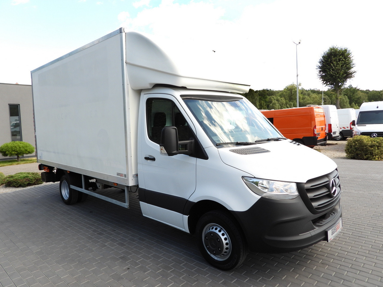 MERCEDES SPRINTER 514 BOX LIFT 8 PALLETS CRUISE CONTROL TWIN WHEELS AIR CONDITIONING 140HP - Fourgon: photos 4 MERCEDES SPRINTER 514 BOX LIFT 8 PALLETS CRUISE CONTROL TWIN WHEELS AIR CONDITIONING 140HP - Fourgon: photos 4
