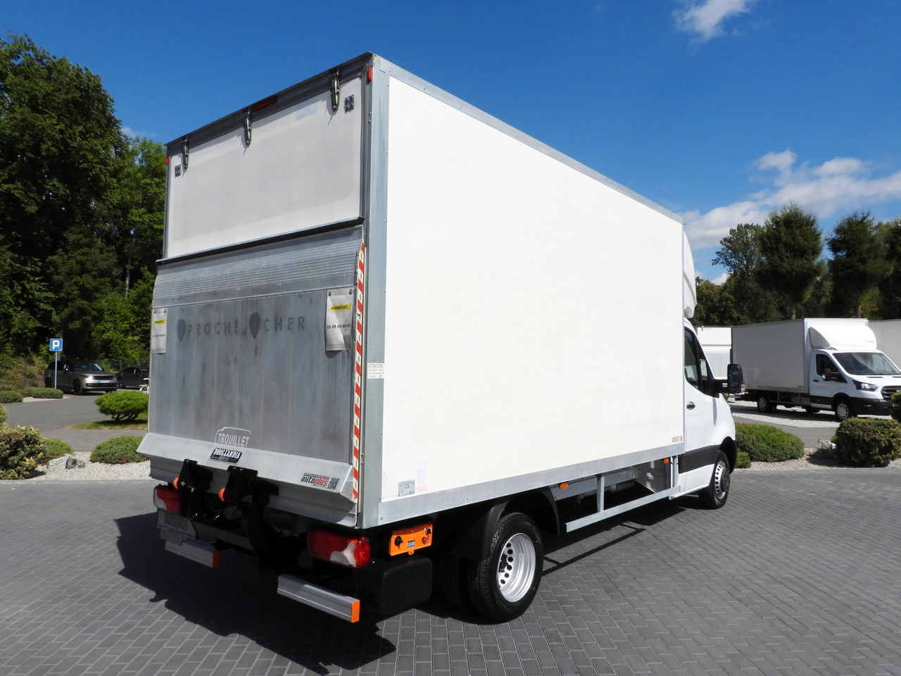MERCEDES SPRINTER 514 BOX LIFT 8 PALLETS CRUISE CONTROL TWIN WHEELS AIR CONDITIONING 140HP - Fourgon: photos 3 MERCEDES SPRINTER 514 BOX LIFT 8 PALLETS CRUISE CONTROL TWIN WHEELS AIR CONDITIONING 140HP - Fourgon: photos 3