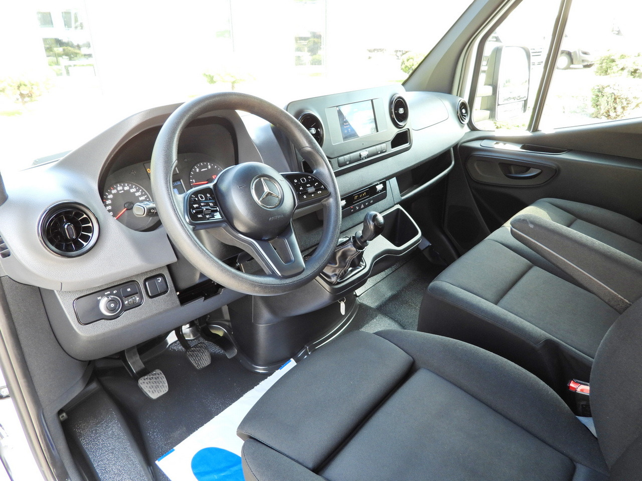 MERCEDES SPRINTER 514 BOX LIFT 8 PALLETS CRUISE CONTROL TWIN WHEELS AIR CONDITIONING 140HP - Fourgon: photos 2 MERCEDES SPRINTER 514 BOX LIFT 8 PALLETS CRUISE CONTROL TWIN WHEELS AIR CONDITIONING 140HP - Fourgon: photos 2