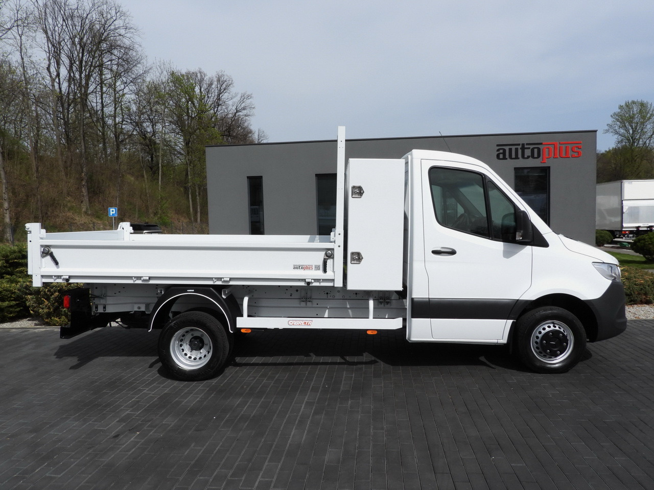 Véhicule utilitaire benne MERCEDES SPRINTER 516 TIPPER CRUISE CONTROL TWIN WHEELS AIR CONDITIONING 160HP: photos 7 Véhicule utilitaire benne MERCEDES SPRINTER 516 TIPPER CRUISE CONTROL TWIN WHEELS AIR CONDITIONING 160HP: photos 7
