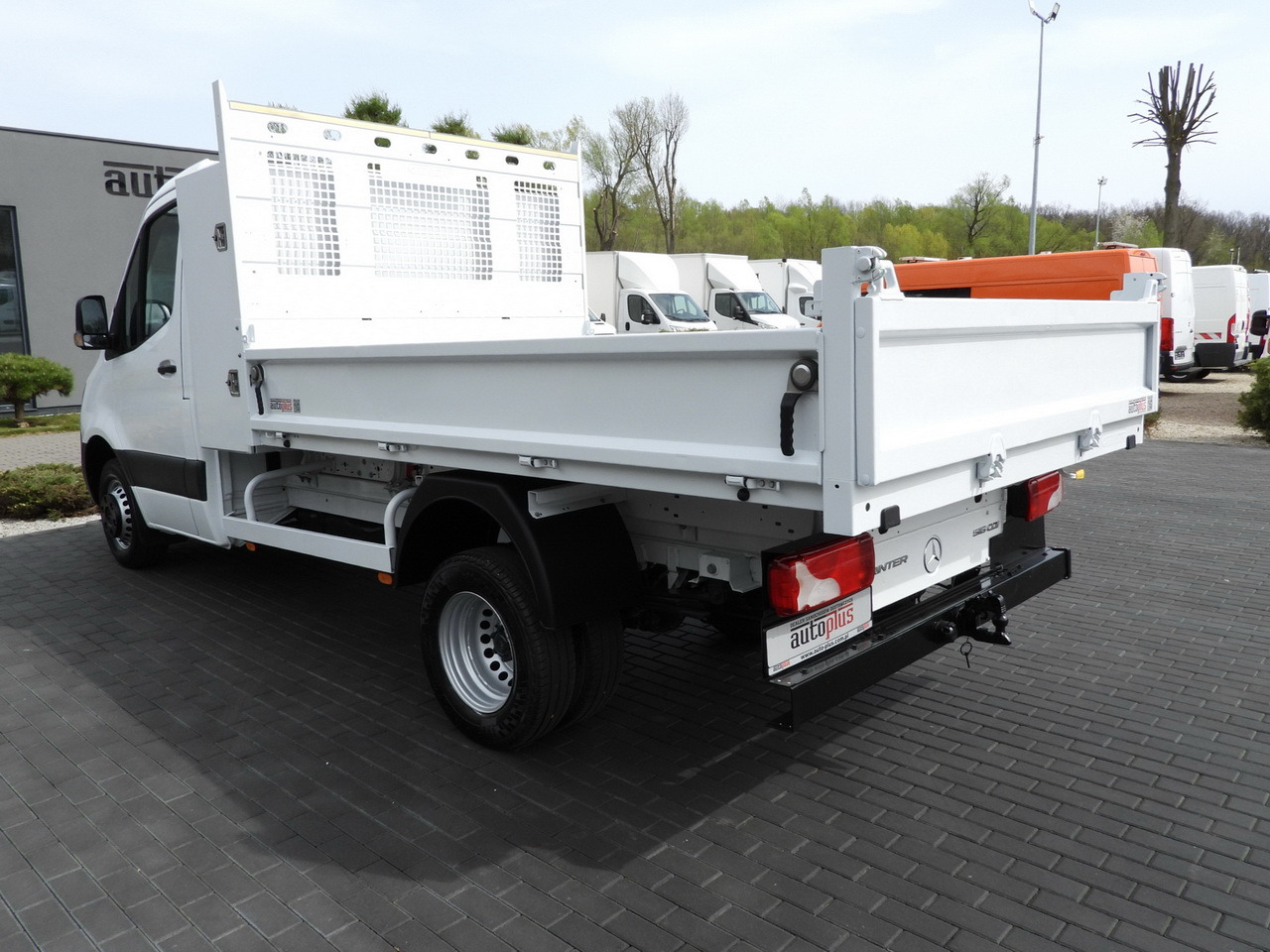 Véhicule utilitaire benne MERCEDES SPRINTER 516 TIPPER CRUISE CONTROL TWIN WHEELS AIR CONDITIONING 160HP: photos 9 Véhicule utilitaire benne MERCEDES SPRINTER 516 TIPPER CRUISE CONTROL TWIN WHEELS AIR CONDITIONING 160HP: photos 9