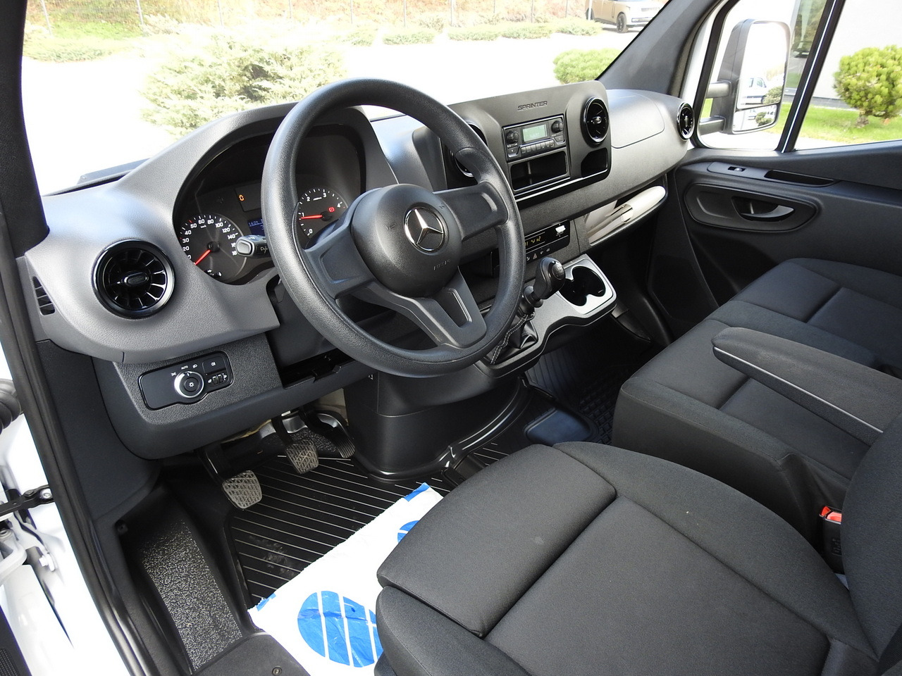 MERCEDES SPRINTER BOX LIFT 8 PALLETS AIR CONDITIONING 150HP - Fourgon: photos 2 MERCEDES SPRINTER BOX LIFT 8 PALLETS AIR CONDITIONING 150HP - Fourgon: photos 2