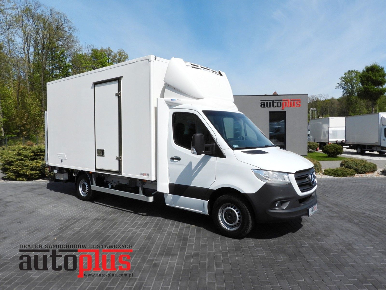 Mercedes-Benz SPRINTER 316 KÜHLKOFFER 0*C AUFZUG 8 PALETTEN - Véhicule utilitaire frigorifique: photos 1 Mercedes-Benz SPRINTER 316 KÜHLKOFFER 0*C AUFZUG 8 PALETTEN - Véhicule utilitaire frigorifique: photos 1