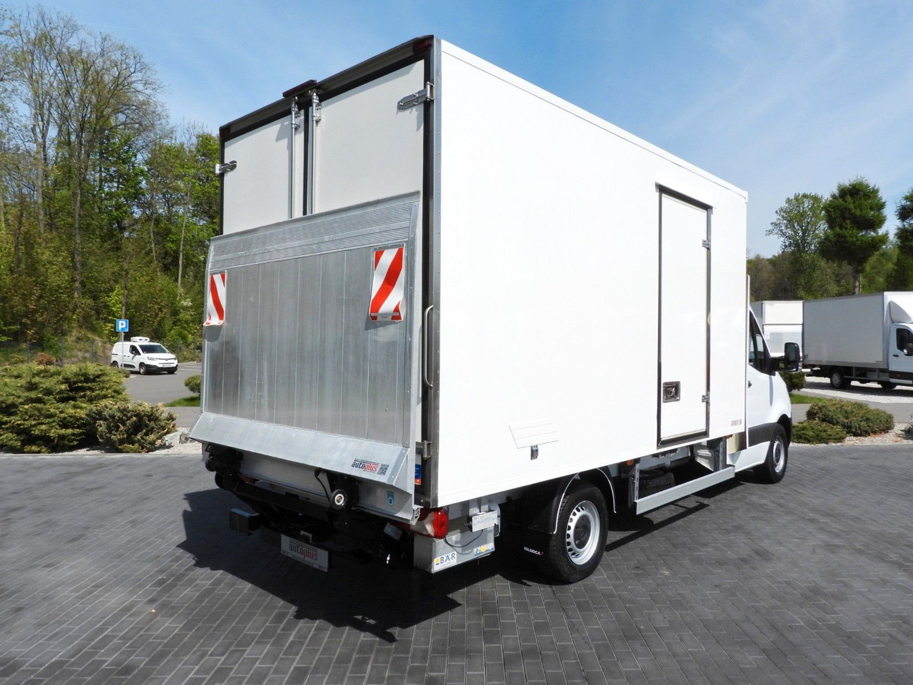 Mercedes-Benz SPRINTER 316 KÜHLKOFFER 0*C AUFZUG 8 PALETTEN - Véhicule utilitaire frigorifique: photos 3 Mercedes-Benz SPRINTER 316 KÜHLKOFFER 0*C AUFZUG 8 PALETTEN - Véhicule utilitaire frigorifique: photos 3
