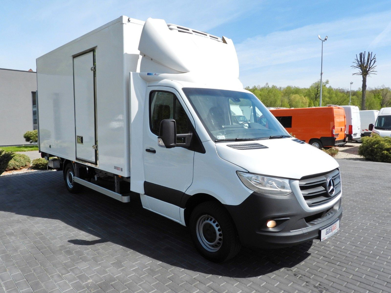 Mercedes-Benz SPRINTER 316 KÜHLKOFFER 0*C AUFZUG 8 PALETTEN - Véhicule utilitaire frigorifique: photos 4 Mercedes-Benz SPRINTER 316 KÜHLKOFFER 0*C AUFZUG 8 PALETTEN - Véhicule utilitaire frigorifique: photos 4