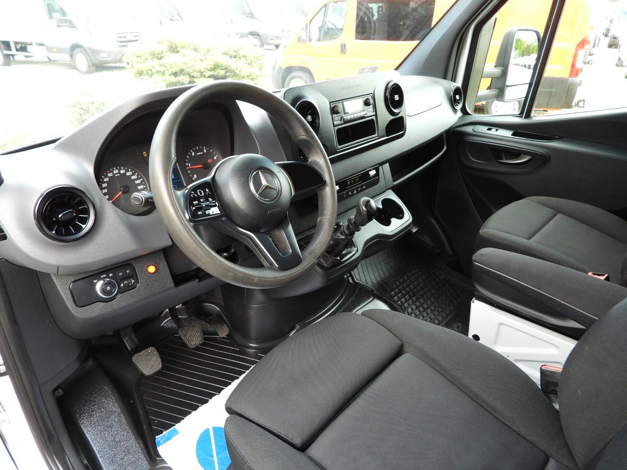Mercedes-Benz SPRINTER 316 PRITSCHE PLANE AUFZUG 10 PALETTEN - Véhicule utilitaire plateau baché, Utilitaire double cabine: photos 2 Mercedes-Benz SPRINTER 316 PRITSCHE PLANE AUFZUG 10 PALETTEN - Véhicule utilitaire plateau baché, Utilitaire double cabine: photos 2