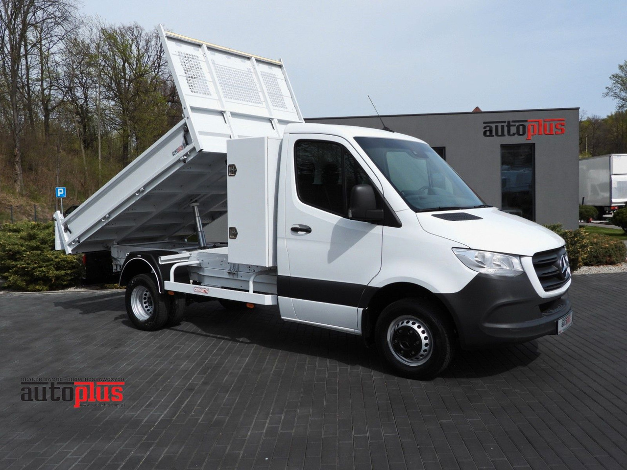 Mercedes-Benz SPRINTER 516 KIPPER TEMPOMAT ZWILLINGSRÄDER - Véhicule utilitaire benne: photos 1 Mercedes-Benz SPRINTER 516 KIPPER TEMPOMAT ZWILLINGSRÄDER - Véhicule utilitaire benne: photos 1