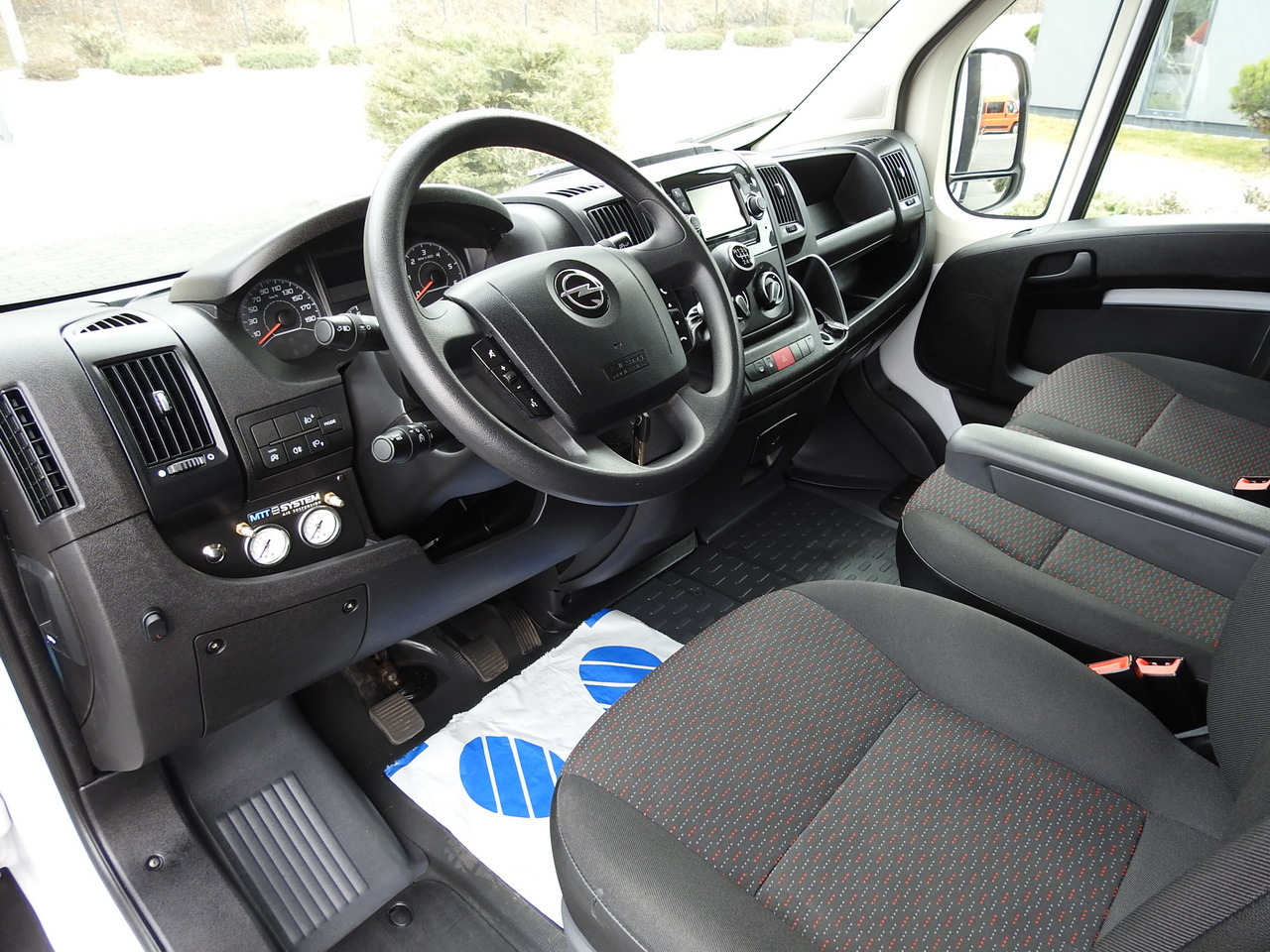 OPEL MOVANO  TARPAULIN 10 PALLETS WEBASTO CRUISE CONTROL PNEUMATICS AIR CONDITIONING  165HP - Véhicule utilitaire plateau baché: photos 2 OPEL MOVANO  TARPAULIN 10 PALLETS WEBASTO CRUISE CONTROL PNEUMATICS AIR CONDITIONING  165HP - Véhicule utilitaire plateau baché: photos 2