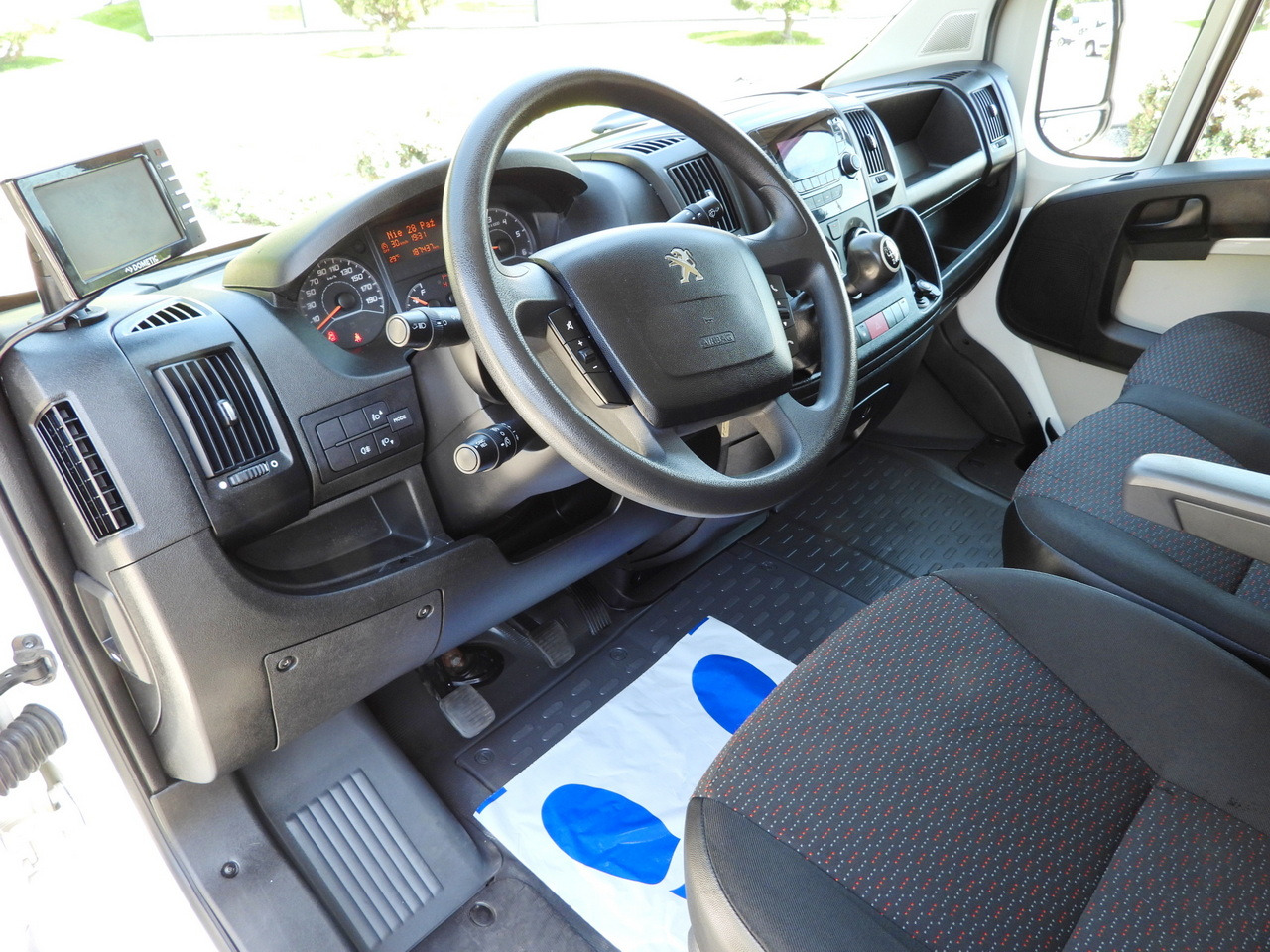 PEUGEOT BOXER BOX LIFT 8 PALLETS CRUISE CONTROL AIR CONDITIONING  130HP - Véhicule utilitaire frigorifique: photos 2 PEUGEOT BOXER BOX LIFT 8 PALLETS CRUISE CONTROL AIR CONDITIONING  130HP - Véhicule utilitaire frigorifique: photos 2